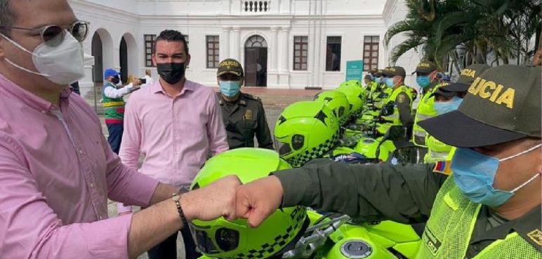 Gobernación entregó 16 motocicletas para reforzar a Policía de Cartago