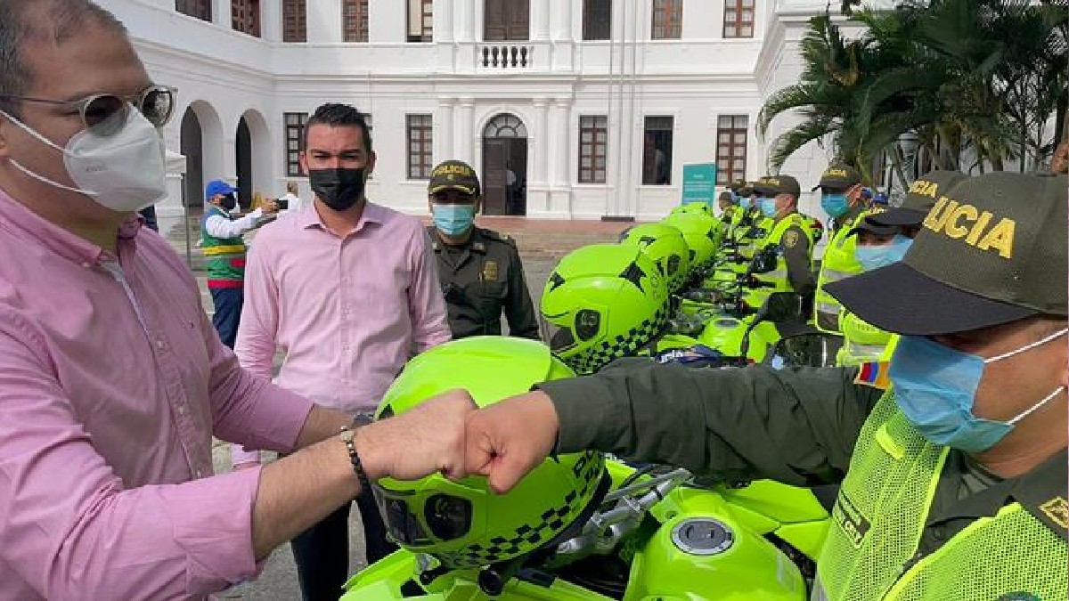 Gobernación entregó 16 motocicletas para reforzar a Policía de Cartago