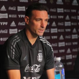 ¿Racismo en las tribunas? el duro llamado del técnico argentino a los hinchas
