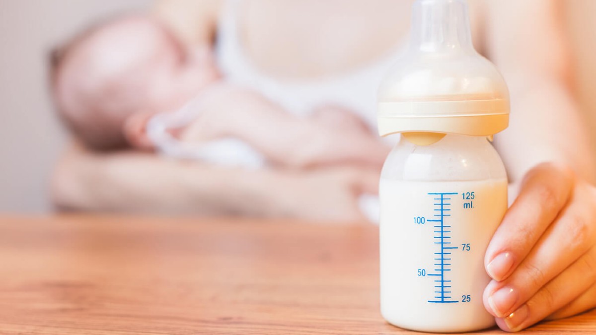 Más de 50 millones le pagaron a una mujer por su leche materna