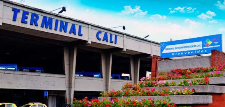 Por bloqueos en vía Panamericana, Terminal de Cali suspende viajes al sur del país