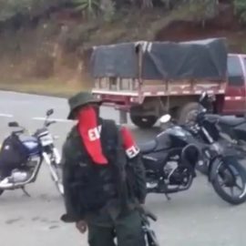 Presuntos integrantes del ELN bloquean vía entre Piendamó y Silvia en el Cauca