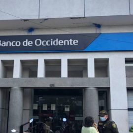 Sin armas: con gritos delincuentes robaron un banco en Ibagué