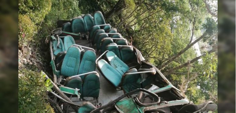 Cinco niños murieron y 15 más heridos dejó accidente de bus escolar