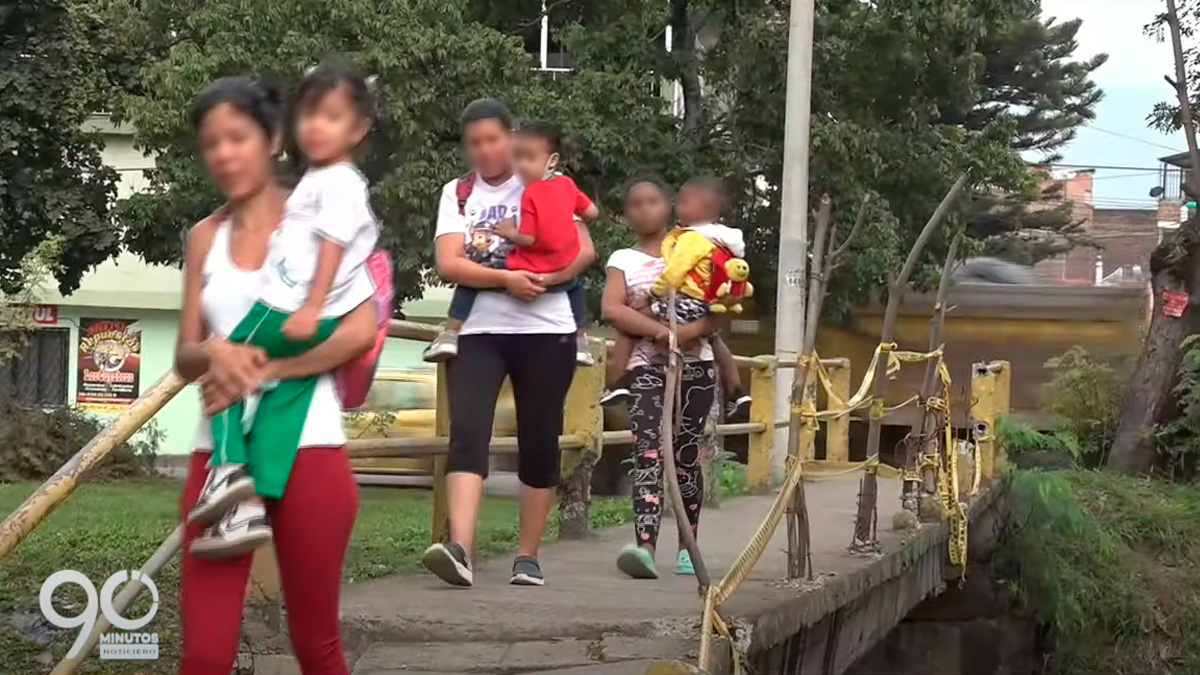 Comunidad denuncia robo de barandas del puente peatonal en Alfonso López