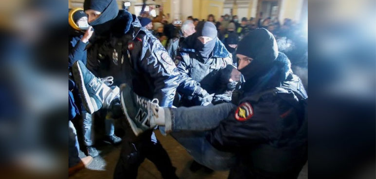 Denuncian 6.400 detenidos en Rusia en protestas contra ataque a Ucrania