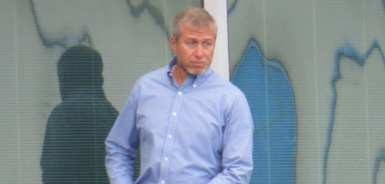 Dura sanción para el Chelsea del ruso Román Abramóvich por relaciones con Putin