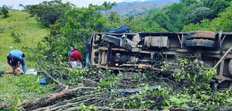 Grave accidente en Jamundí dejó una persona muerta y 15 heridas