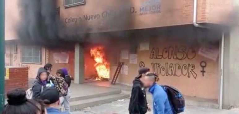Incendian colegio en Bogotá durante protestas por caso de abuso sexual