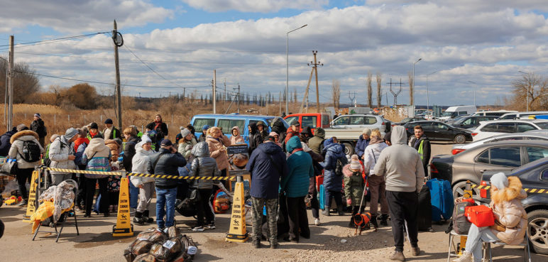 Militares rusos confirman apertura de cinco corredores humanitarios en Ucrania