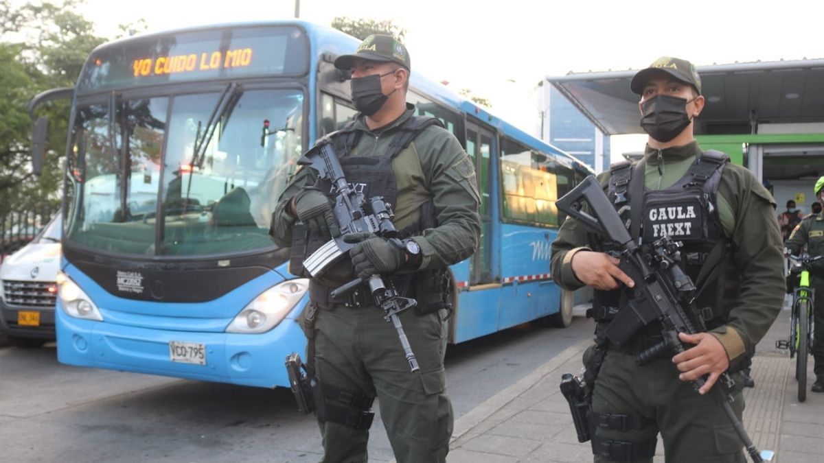 Más de 44 estaciones del MÍO fueron tomadas en operativo policial
