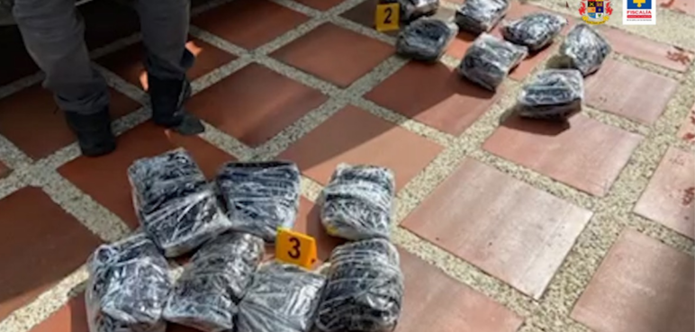 Autoridades incautan 42,5 kilos de cocaína en una camioneta abandonada