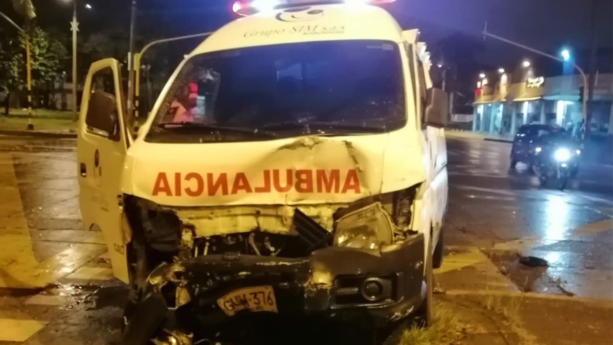 Ambulancia mató a un peatón cuando invadía el carril del MÍO en 7 de agosto