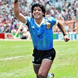 Comienza la subasta por la camisa de Diego Maradona