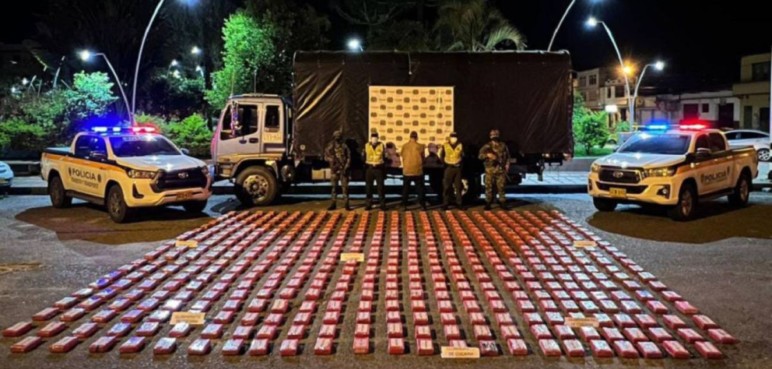 Autoridades hallaron 572 kilos de cocaína en un camión al oriente del Valle