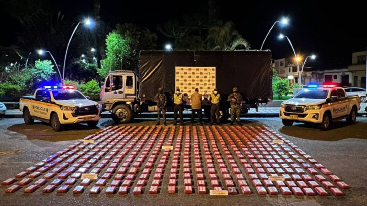 Autoridades hallaron 572 kilos de cocaína en un camión al oriente del Valle
