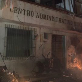 Carro bomba explotó frente al edificio de la Alcaldía de Argelia, Cauca