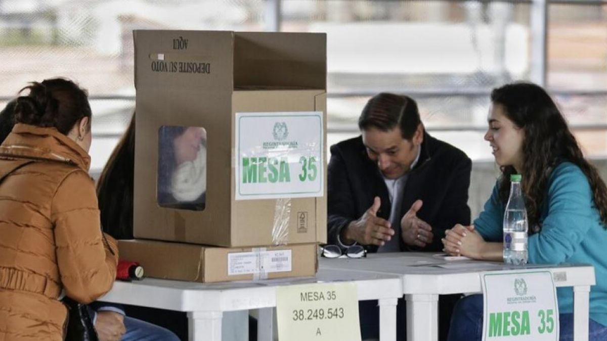 En fotos: Buena afluencia de personas a puestos de votación en Cali
