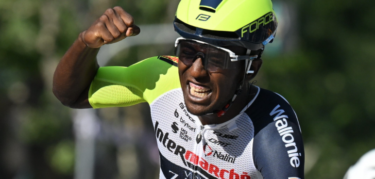 El primer afro en ganar una etapa del Giro de Italia: Biniam Girmay