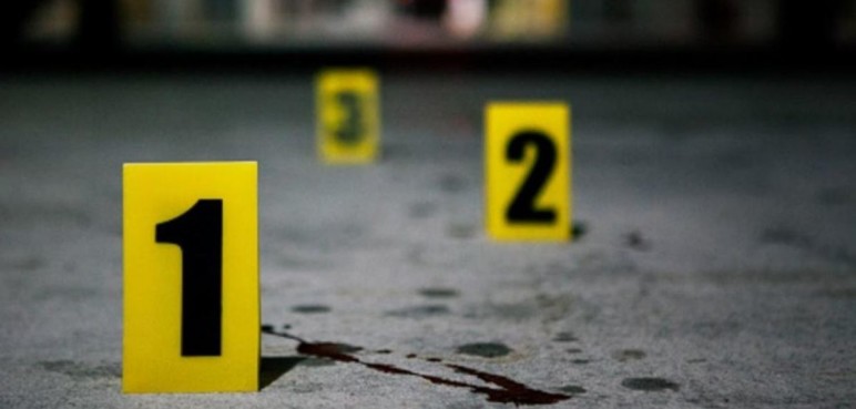 Asesinan a dos personas en cancha de fútbol de Cali mientras veían un partido