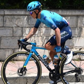 ‘Supermán’ López abandonó el Giro de Italia por una lesión en su cadera