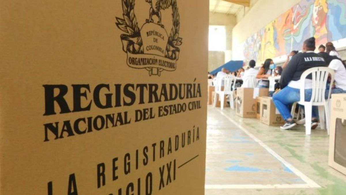 Gustavo Petro dejó la cédula y no pudo votar a primera hora