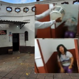Vigilantes lanzan un balde de agua a mujer mientras estaba en un baño público