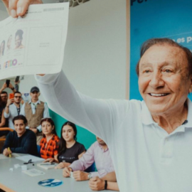 Candidato Rodolfo Hernández madrugó a votar en Bucaramanga