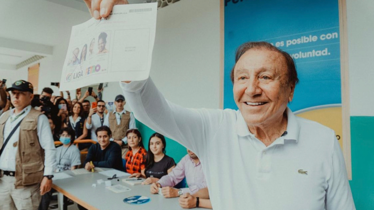 Sergio Fajardo recibió críticas tras votar en blanco en las elecciones