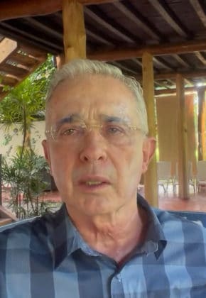 Álvaro Uribe aceptó reunirse a dialogar con el Presidente electo Gustavo Petro