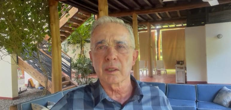 Álvaro Uribe aceptó reunirse a dialogar con el Presidente electo Gustavo Petro
