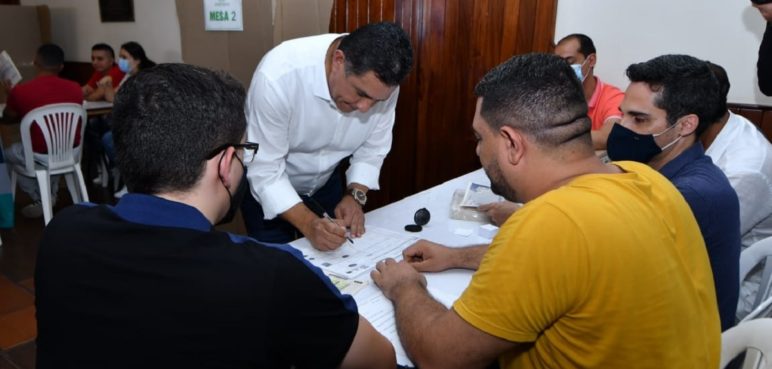 Denuncian que alcalde Ospina obligó a su gabinete a votar por Petro
