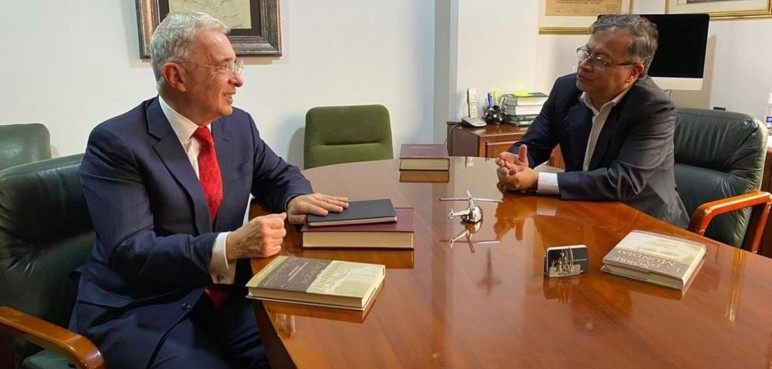 Gustavo Petro destaca "provechosa" reunión con expresidente Álvaro Uribe