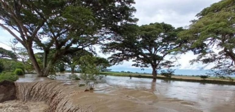 Inundaciones por rompimiento del jarillón Río Frayle en corregimiento de Palmira