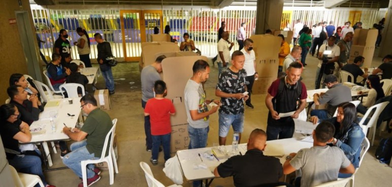 Los colombianos ya eligieron: se cerraron los puestos de votación