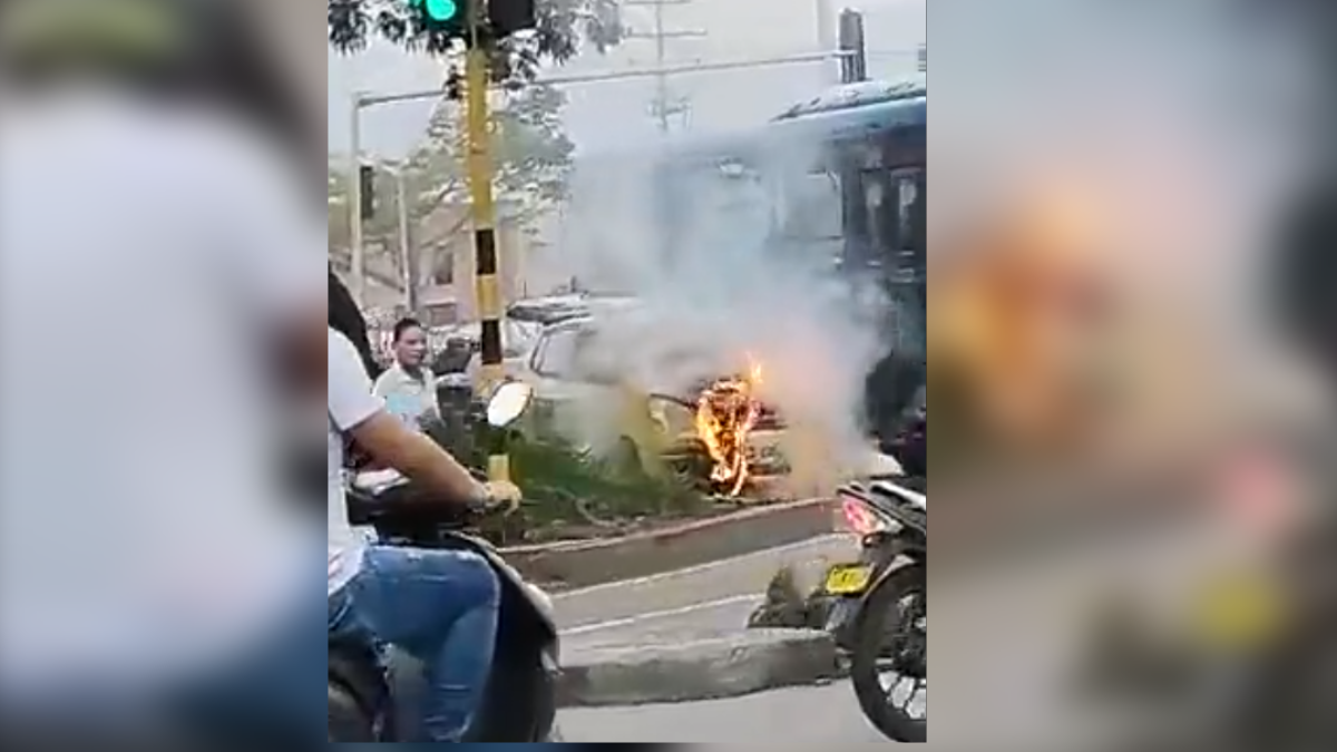 Un taxi se incendió en el sector de Comfandi El Prado, suroriente de Cali