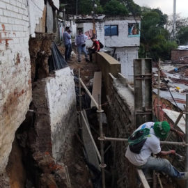 Alcaldía visitó viviendas en Siloé afectadas por la temporada de lluvias