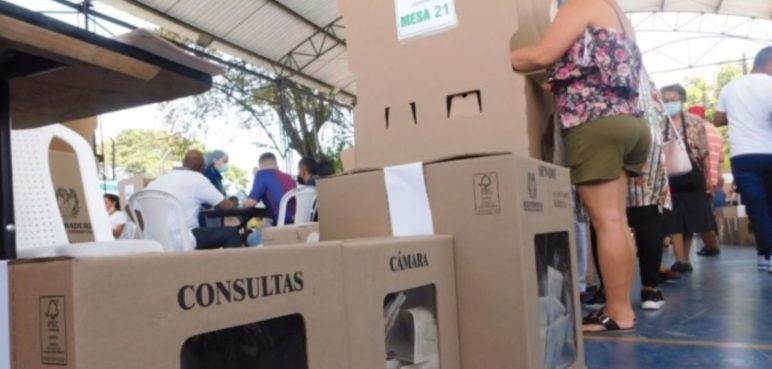 Se abren las urnas para que los colombianos elijan al próximo presidente