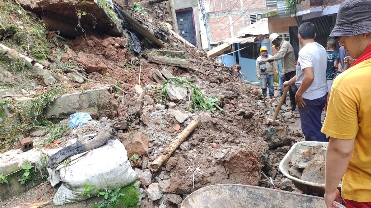 Temor de familias en Siloé por deslizamiento de muro artesanal: piden atención