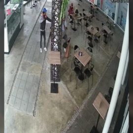 Capturan a hombre que robó a dos personas en un restaurante en Ciudad Jardín