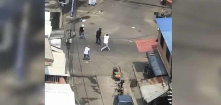 En video quedó registrada una balacera en el barrio Siloé de Cali