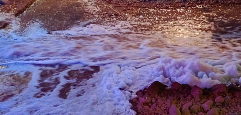 Espuma, color café y mal olor: ¿Qué pasa con el río Cali por estos días?