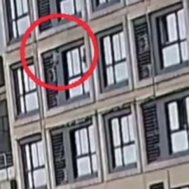 ¡Heroico! Hombre salvó a una menor que cayó de un sexto piso