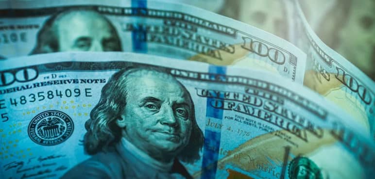 Subida del dólar responde a temores de recesión global, dicen analistas