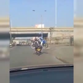 Video: Imprudencia de motociclista que lleva una moto encima en Cali