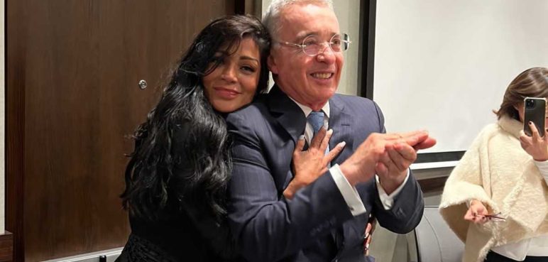 Video: Marbelle le cantó al expresidente Álvaro Uribe como regalo de cumpleaños