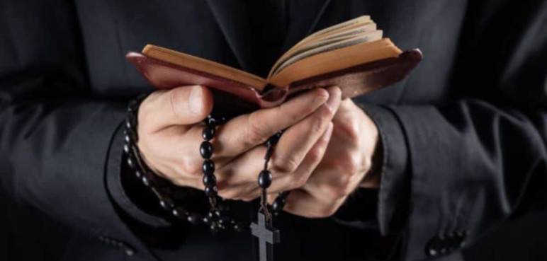 Arquidiócesis reveló lista de sacerdotes denunciados por pederastia