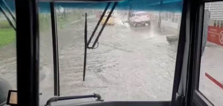 Fuertes lluvias en Cali dejaron vías inundadas y congestión vehicular