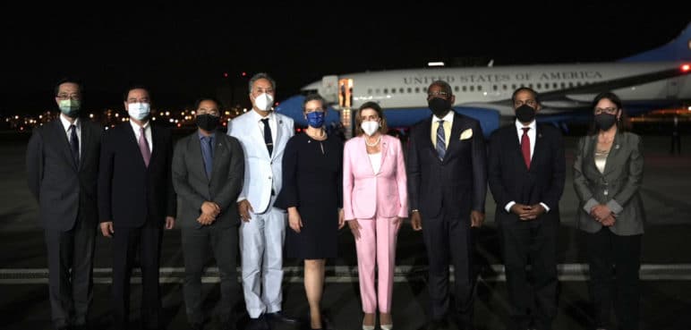 Máxima tensión: avión con Nancy Pelosi a bordo aterrizó en Taiwán