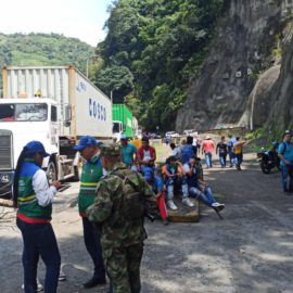 Paso intermitente: siguen bloqueos indígenas en sector de Cisneros, Buenaventura